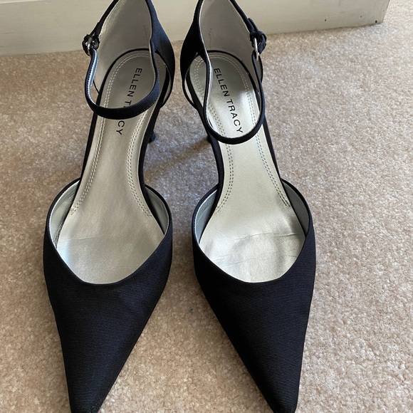 Ellen Tracy Black Mid Heel pointed toe dress shoes. Size 9M - Picture 2 of 7